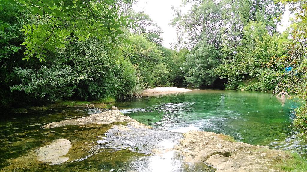 Au Pied Du Chateau - 5 A 11 Personnes - Baignade-canoe-piste Cyclable A 100 M Castelnaud La Chapelle